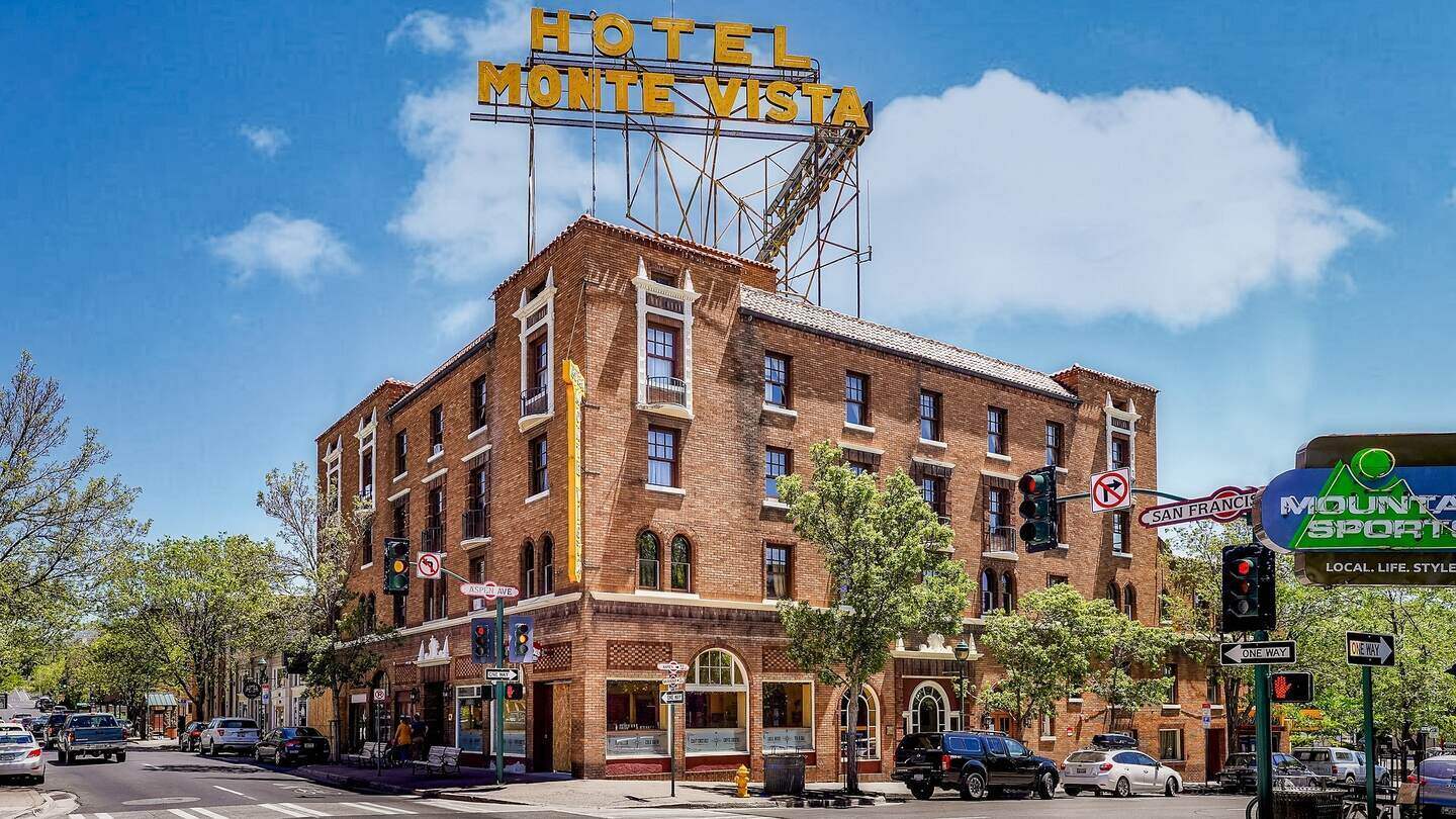 A picture of Hotel Monte Vista and a street with traffic in Flagstaff, Arizona.